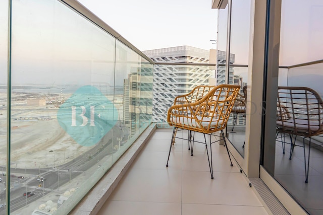 ブルームフィールド アイコニック 2ベッドルーム ウェーブ タワー