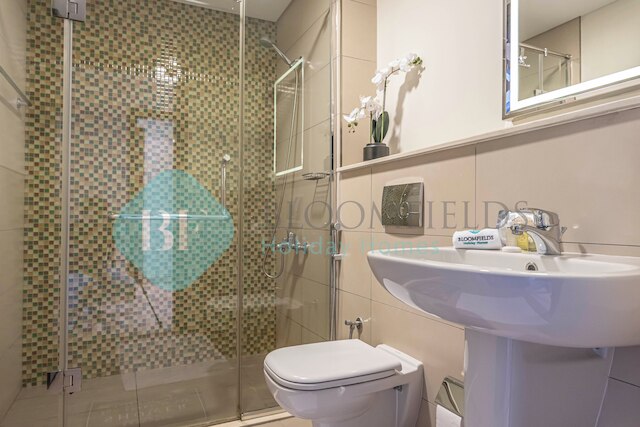 ブルームフィールド アイコニック 2ベッドルーム ウェーブ タワー