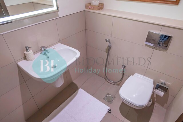 ブルームフィールド アイコニック 2ベッドルーム ウェーブ タワー