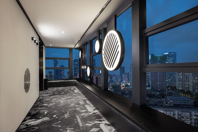 Beso Black Vinyl Fragment Hotel