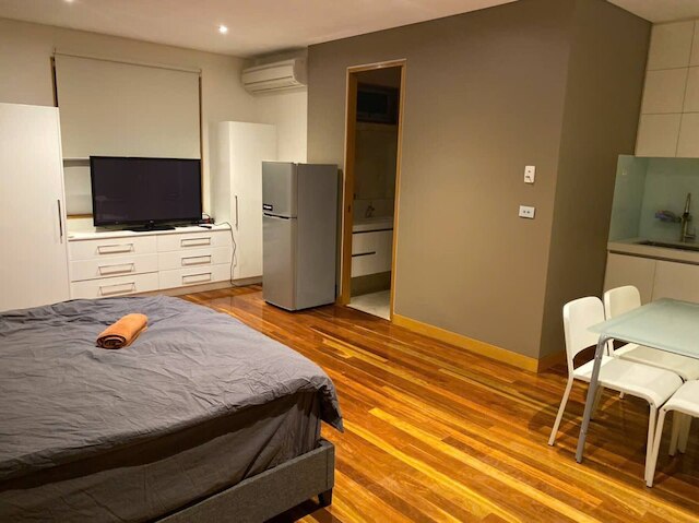 エンタイア スタジオ ウィズ バルコニー