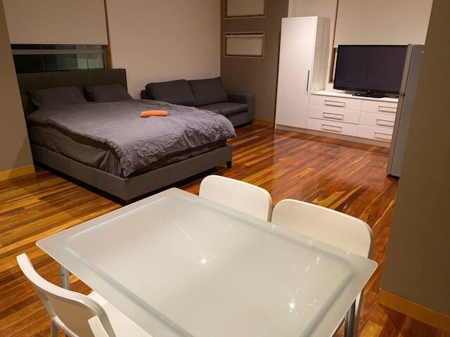 エンタイア スタジオ ウィズ バルコニー