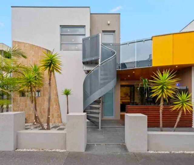 エンタイア スタジオ ウィズ バルコニー