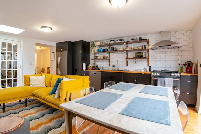 ストーンハースト バイ ローブ 2ベッドルーム アパートメント ウィズ プライベート バックヤード