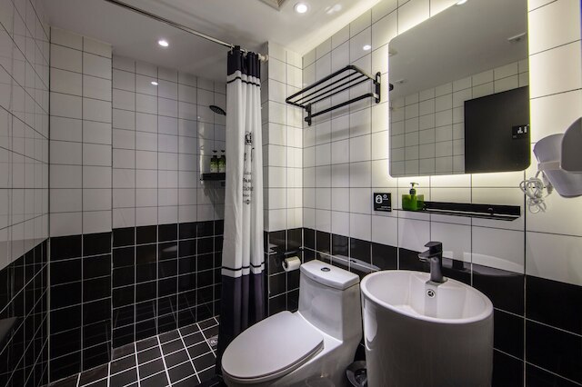 YIJIANSENLINQINGNIANLVSHE