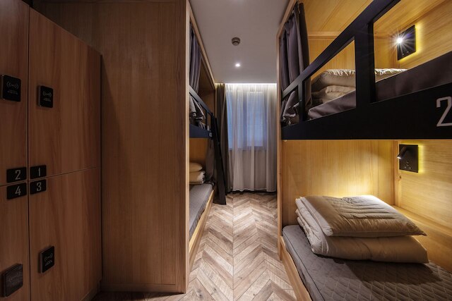 YIJIANSENLINQINGNIANLVSHE