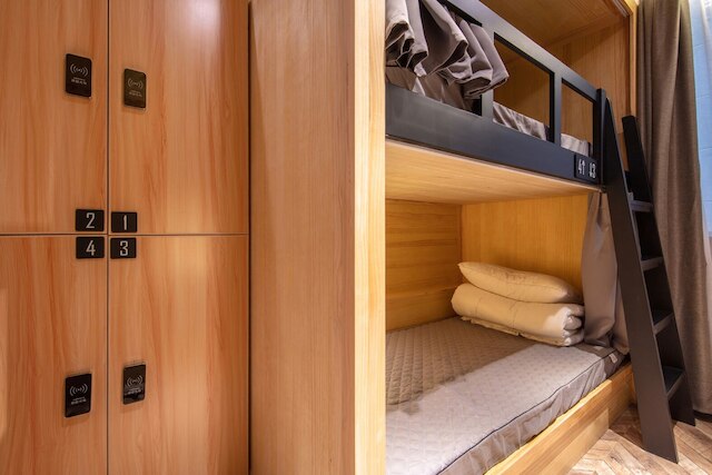 YIJIANSENLINQINGNIANLVSHE