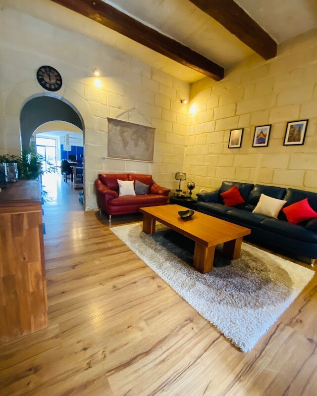 セントラル ハウス イン スリーマ ウィズ プライベートプール