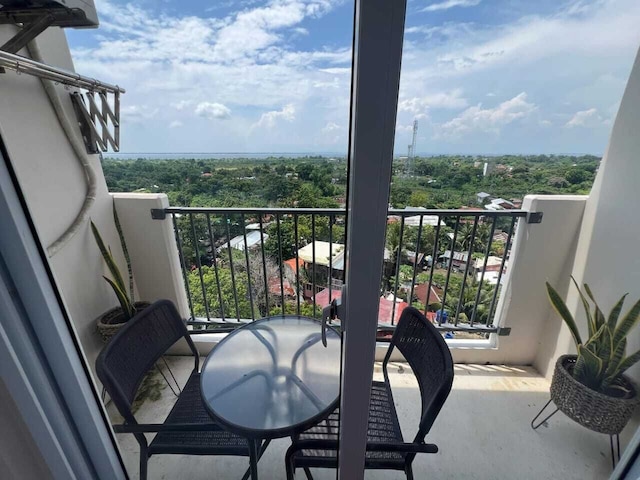 L L I コンドテル