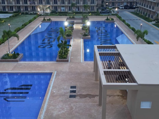 L L I コンドテル