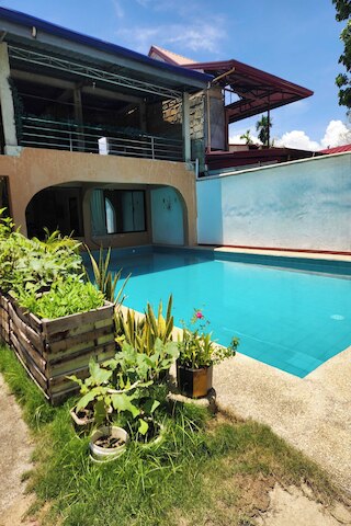 ラローサ ホステル ベッド アンド ブレックファスト