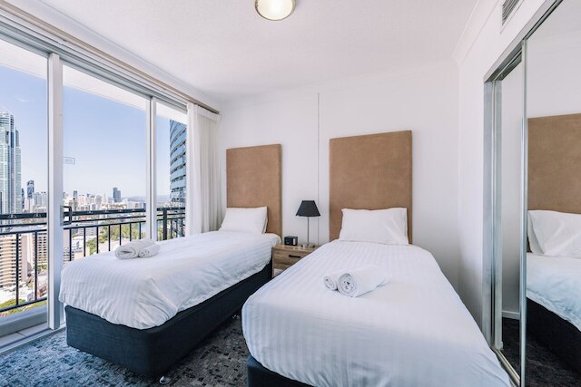 リゾート スタイル シェブロン アパートメンツ