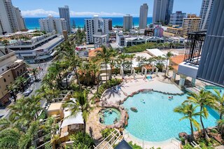 リゾート スタイル シェブロン アパートメンツ