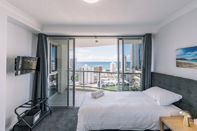 リゾート スタイル シェブロン アパートメンツ