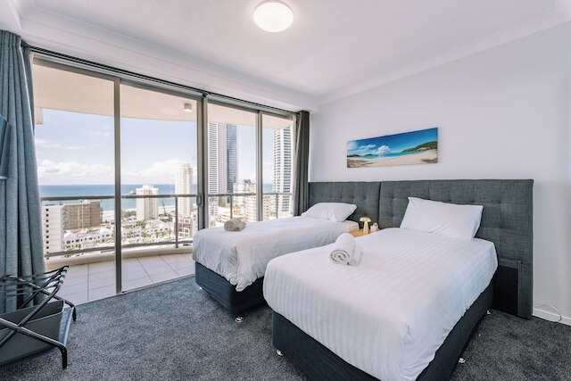 リゾート スタイル シェブロン アパートメンツ