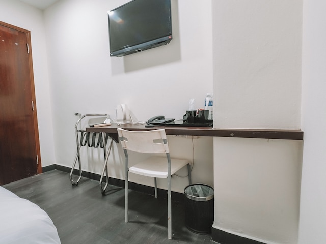 ア ホテル デスカー ステイ フロム 10PM トゥ 9AM