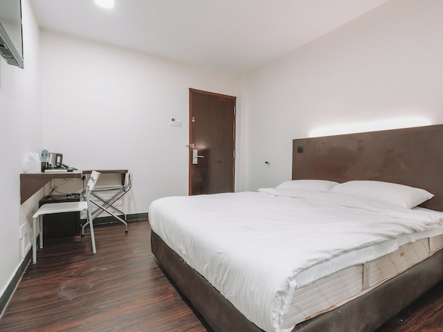 ア ホテル デスカー ステイ フロム 10PM トゥ 9AM