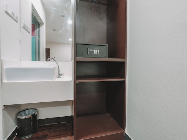 ア ホテル デスカー ステイ フロム 10PM トゥ 9AM