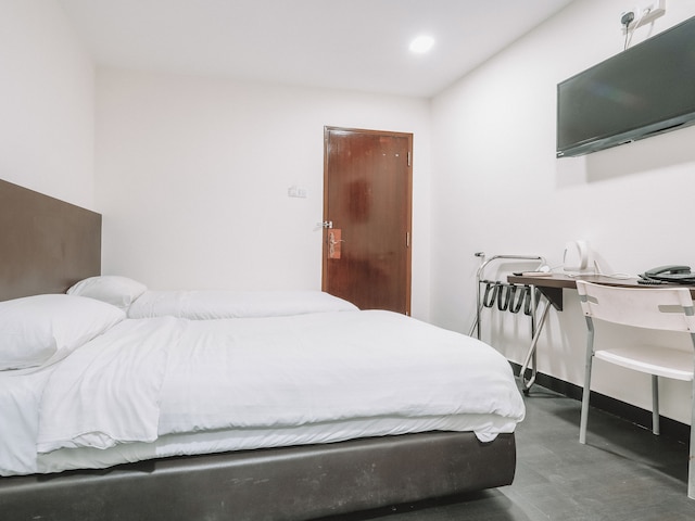 ア ホテル デスカー ステイ フロム 10PM トゥ 9AM