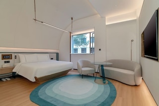 YEE HOTEL (free shuttle bus to Canton Fair Venue）