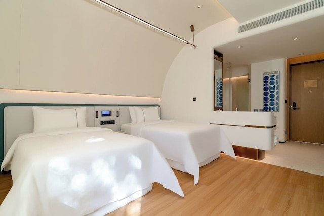 YEE HOTEL (free shuttle bus to Canton Fair Venue)