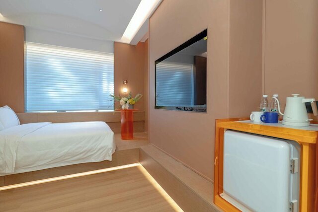 YEE HOTEL (free shuttle bus to Canton Fair Venue)