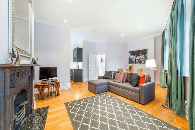 ネルソンズ パッド - トラファルガー スクエア - バイ フランキー セイズ