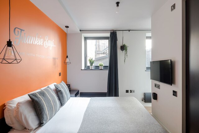 ザ グッド バイブス パーラー - コヴェント ガーデン - バイ フランキー セイズ