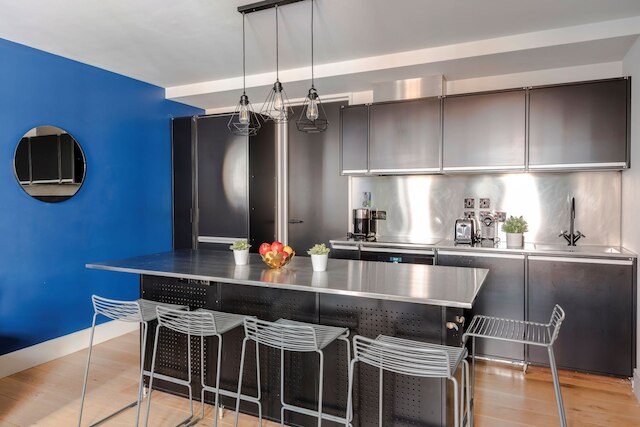 ザ グッド バイブス パーラー - コヴェント ガーデン - バイ フランキー セイズ