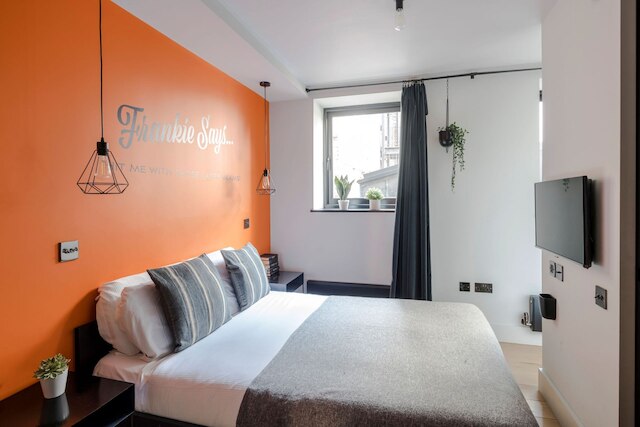 ザ グッド バイブス パーラー - コヴェント ガーデン - バイ フランキー セイズ