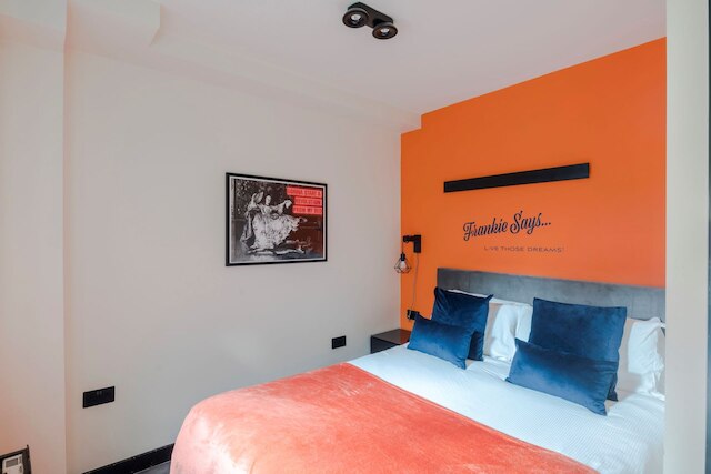 ザ ピーチズ クリーム - ソーホー - バイ フランキー セイズ