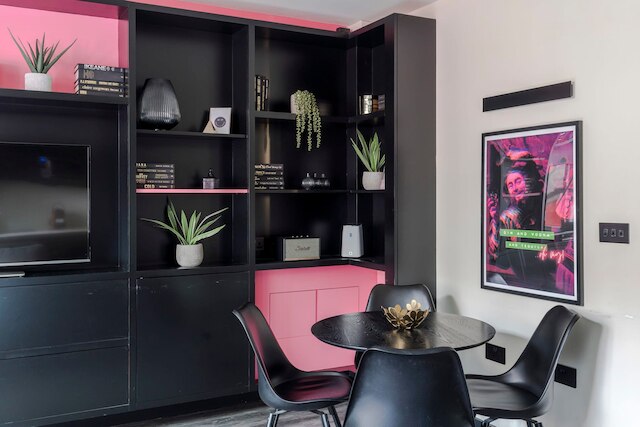 ザ サッシー - ソーホー - バイ フランキー セイズ