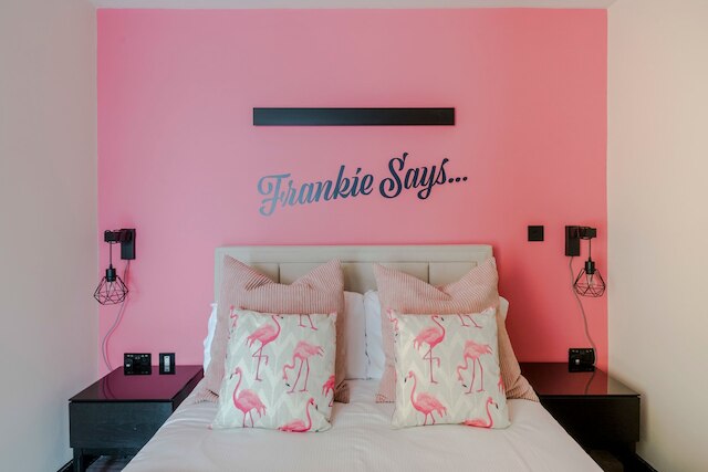 ザ サッシー - ソーホー - バイ フランキー セイズ