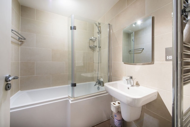 ビューズ フォー デイズ - フィッツロヴィア - バイ フランキー セイズ