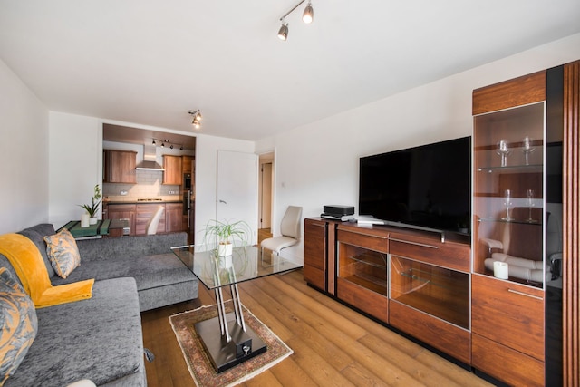 ビューズ フォー デイズ - フィッツロヴィア - バイ フランキー セイズ