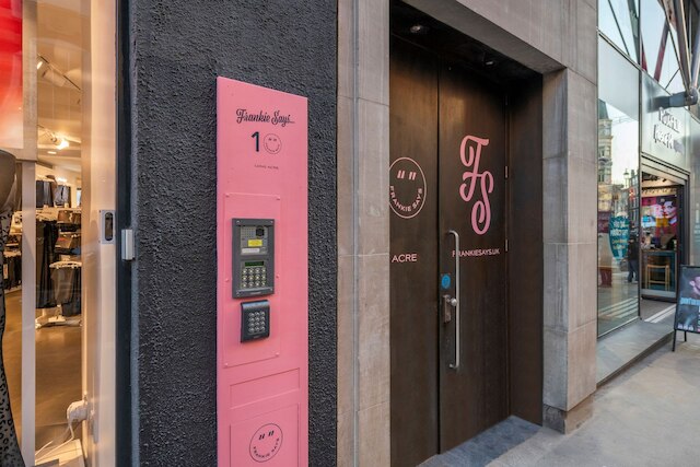 ザ ソーシャライト - コヴェントガーデン - バイ フランキー セイズ