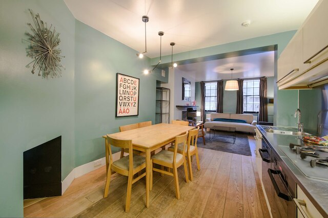 セントラル コーブ - フィッツロヴィア - バイ フランキー セイズ