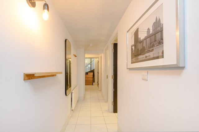 セントラル コーブ - フィッツロヴィア - バイ フランキー セイズ