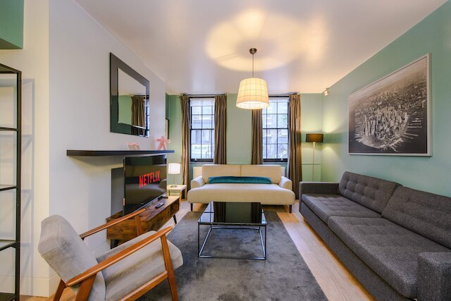 セントラル コーブ - フィッツロヴィア - バイ フランキー セイズ