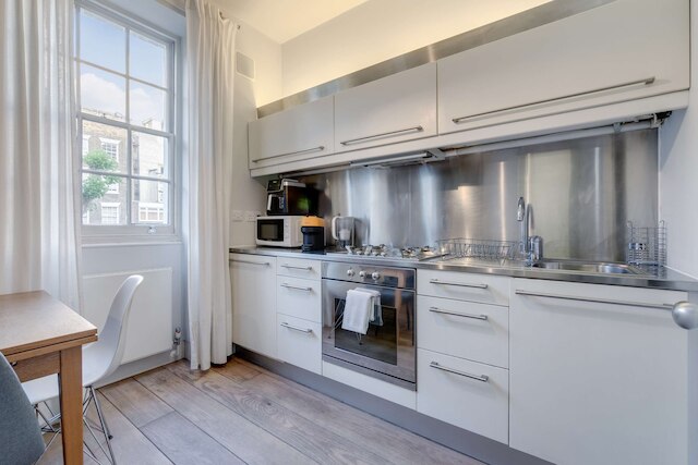 ザ フォックスホール - フィッツロヴィア - バイ フランキー セイズ