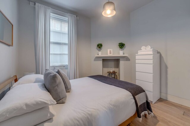 ザ フォックスホール - フィッツロヴィア - バイ フランキー セイズ