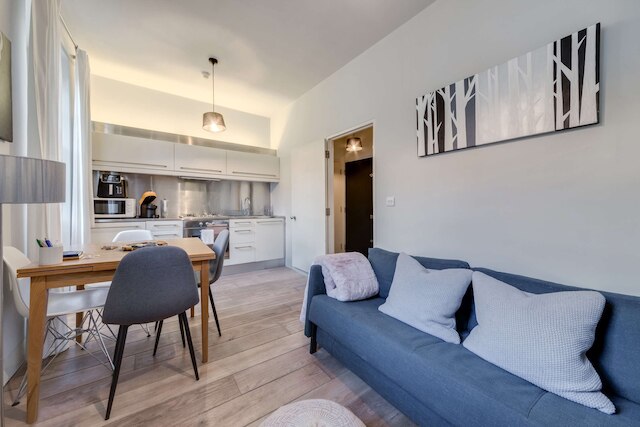 ザ フォックスホール - フィッツロヴィア - バイ フランキー セイズ