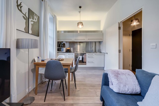 ザ フォックスホール - フィッツロヴィア - バイ フランキー セイズ