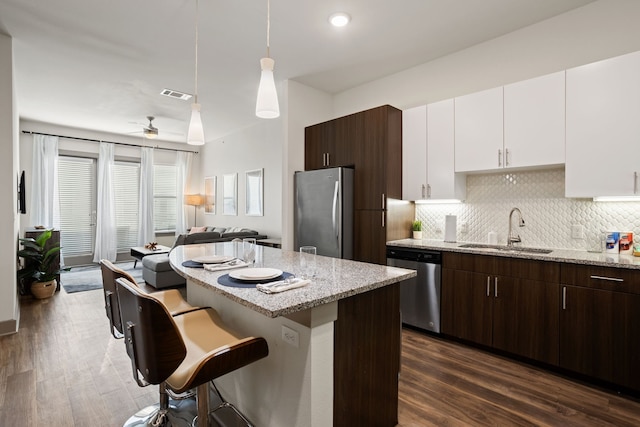 ホワイト ロック レイクウッド ハイダウェイ ペットフレンドリー プール