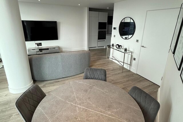 アパートメント スリープス 6 ウィズ トゥー バスルームズ