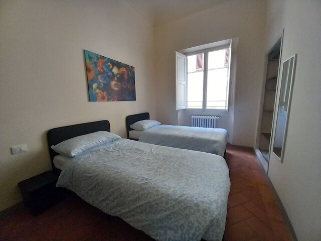 モロ イン フィレンツェ ウィズ 4 ベッドルームズ アンド 2 バスルームズ