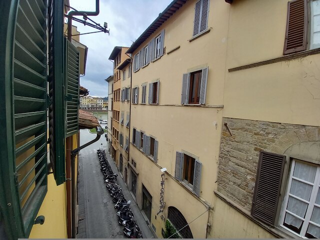 モロ イン フィレンツェ ウィズ 4 ベッドルームズ アンド 2 バスルームズ