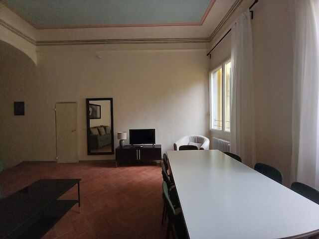 モロ イン フィレンツェ ウィズ 4 ベッドルームズ アンド 2 バスルームズ