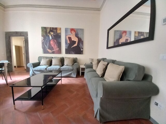 モロ イン フィレンツェ ウィズ 4 ベッドルームズ アンド 2 バスルームズ