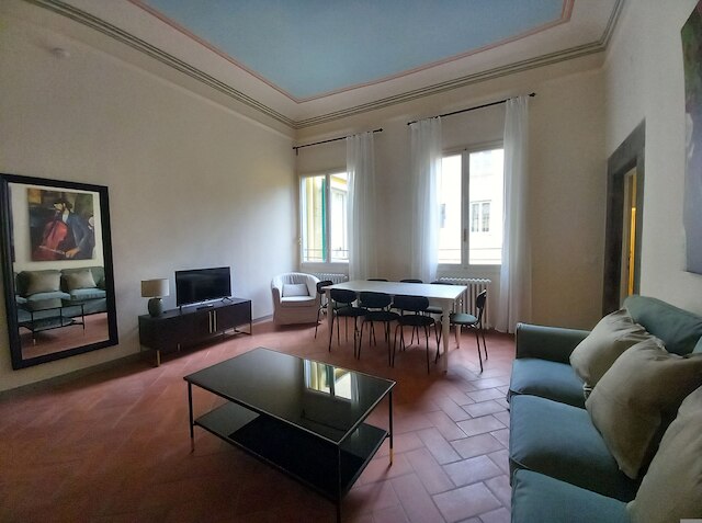 モロ イン フィレンツェ ウィズ 4 ベッドルームズ アンド 2 バスルームズ